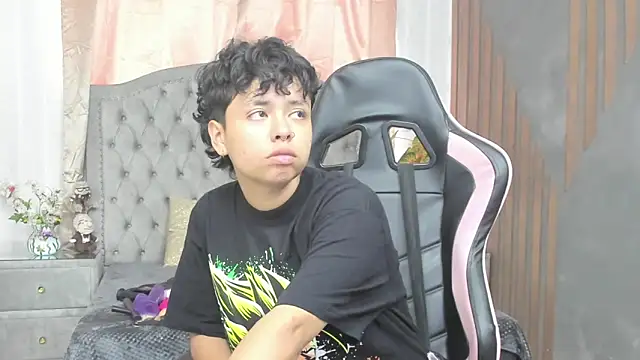 NikiEvanz online show from 03.19.26