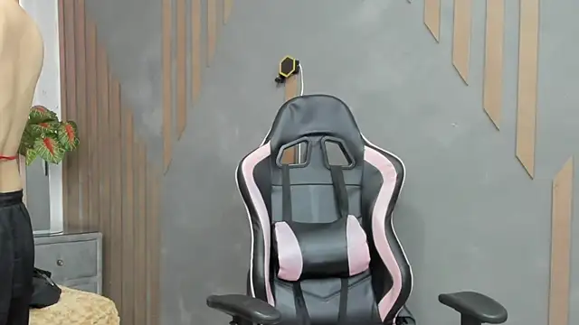 NikiEvanz online show from 03.30.26