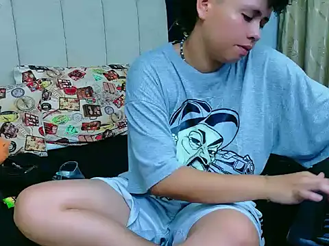 NikiEvanz online show from 04.14.26