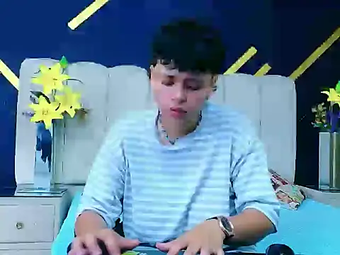 NikiEvanz online show from 04.15.26