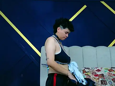 NikiEvanz online show from 04.15.26