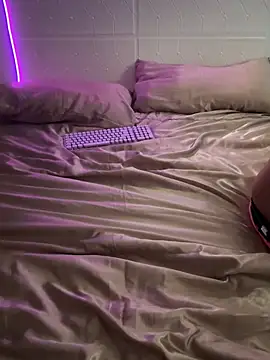 Shynesse21 online show from 04.17.26