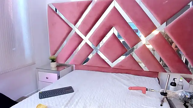 Zoe Evaanss  online show from 03.21.26