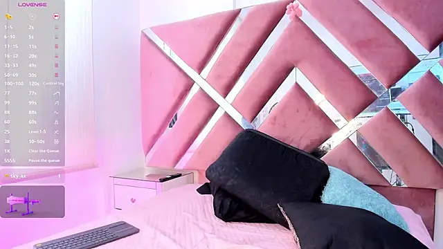 Zoe Evaanss  online show from 04.10.26