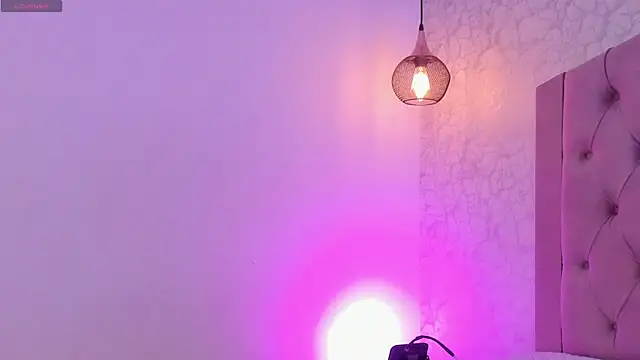 Snapshot of saraa_joness_ chatting on 04.29.26 saraa joness online show from 04.29.26