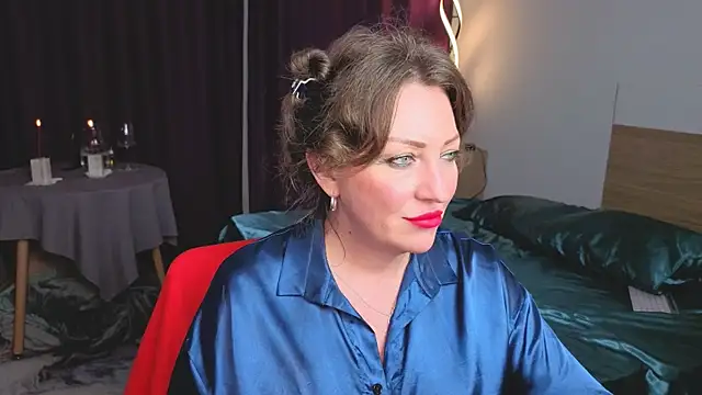 Snapshot of Sirena_Fly chatting on 06.25.26 Sirena Fly online show from 06.25.26
