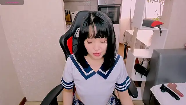 Akiko Yun online show from 10.14.25