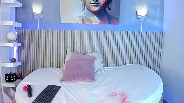 Kira Voss online show from 04.18.26