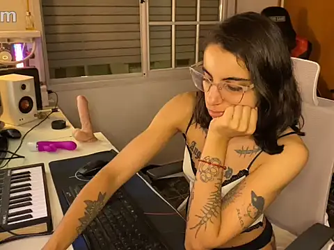 Poison Ivy 29 online show from 03.21.26