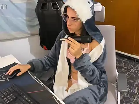 Poison Ivy 29 online show from 03.25.26