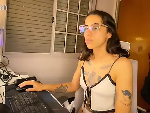 Poison Ivy 29 online show from 04.02.26