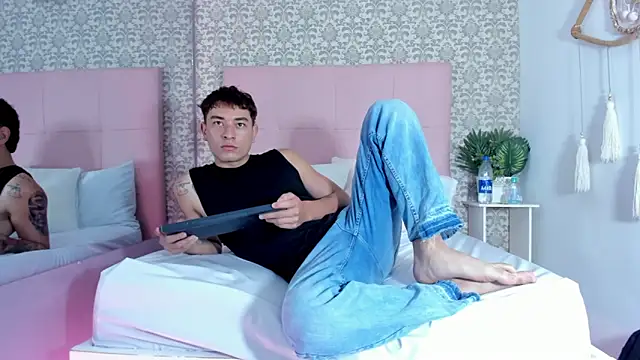 Thiago 2003  online show from 03.21.26