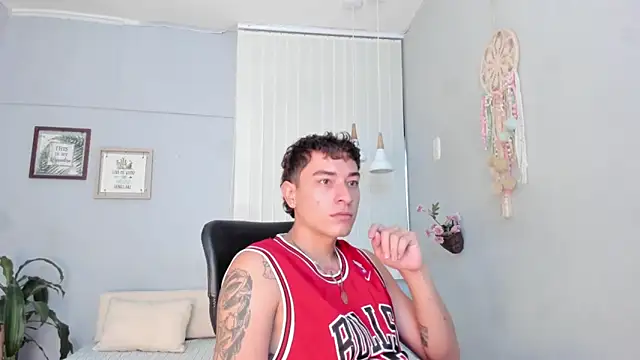 Thiago 2003  online show from 03.25.26