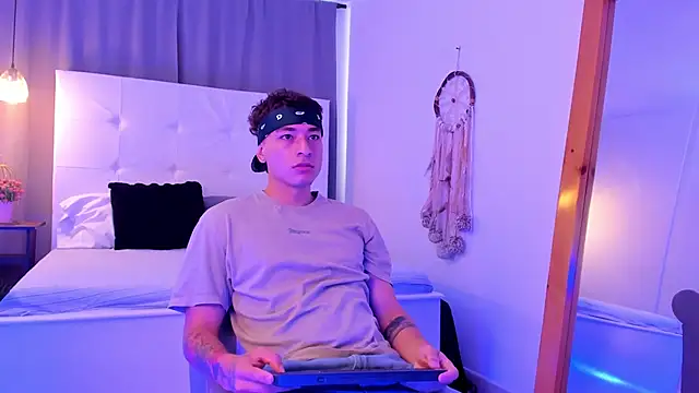 Thiago 2003  online show from 03.29.26