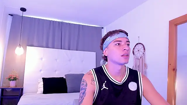 Thiago 2003  online show from 04.02.26