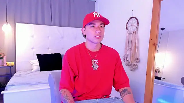 Thiago 2003  online show from 04.04.26