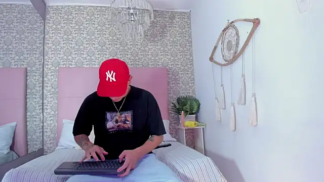 Thiago 2003  online show from 04.05.26