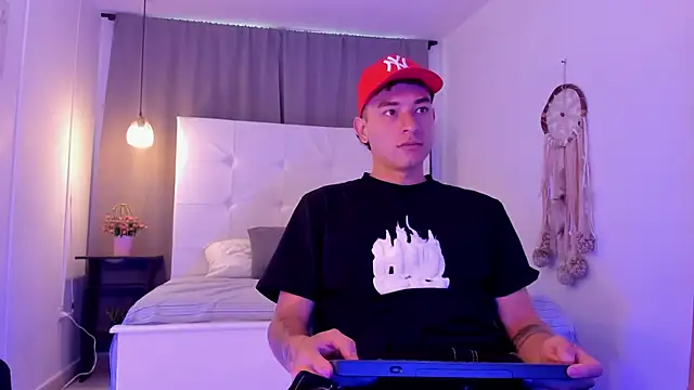 Thiago 2003  online show from 04.06.26