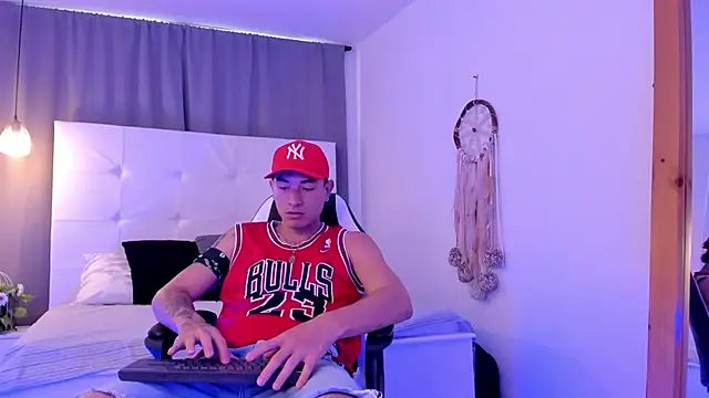 Thiago 2003  online show from 04.08.26