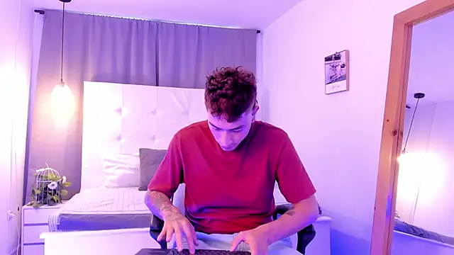 Thiago 2003  online show from 04.10.26