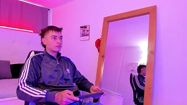 Thiago 2003  online show from 04.13.26