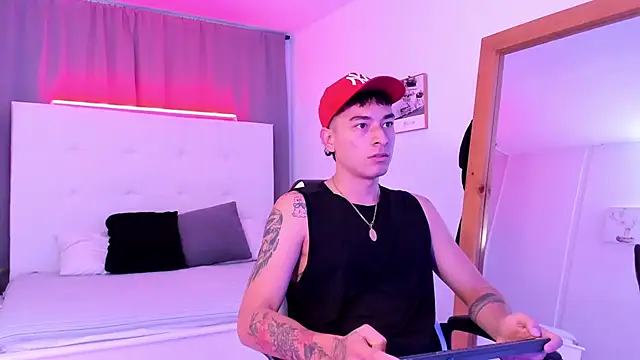 Thiago 2003  online show from 04.15.26