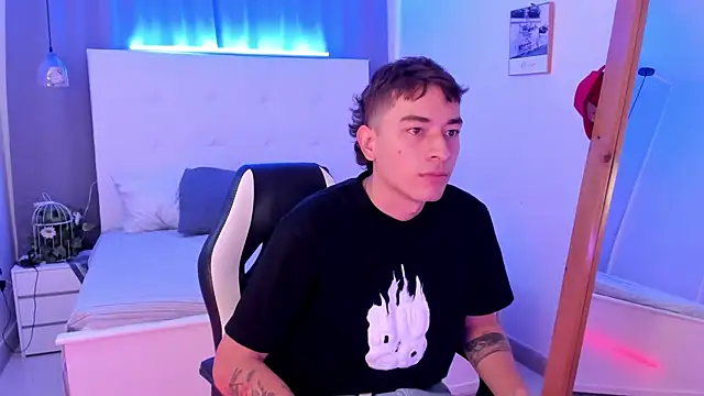 Thiago 2003  online show from 04.16.26