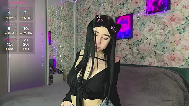 Snapshot of LizzyMooore chatting on 04.12.26 LizzyMooore online show from 04.12.26