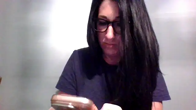 Snapshot of TheVictoriaWolf chatting on 03.30.26 TheVictoriaWolf online show from 03.30.26
