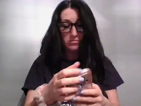 Snapshot of TheVictoriaWolf chatting on 04.02.26 TheVictoriaWolf online show from 04.02.26