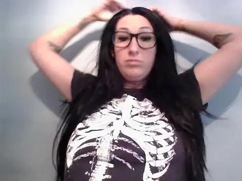 Snapshot of TheVictoriaWolf chatting on 04.03.26 TheVictoriaWolf online show from 04.03.26