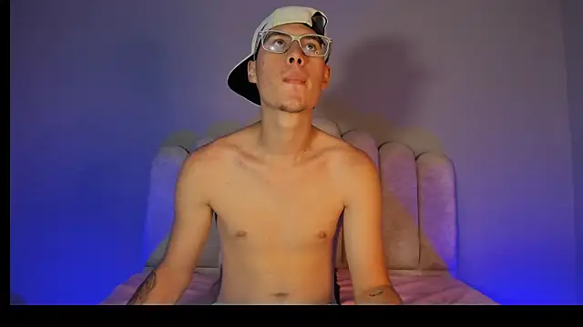 latinlove2005 online show from 04.15.26