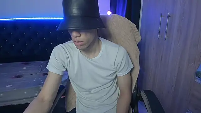 Josy 11 online show from 04.12.26