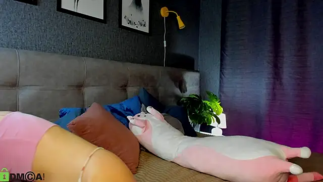 Alice Pleasance online show from 04.10.26