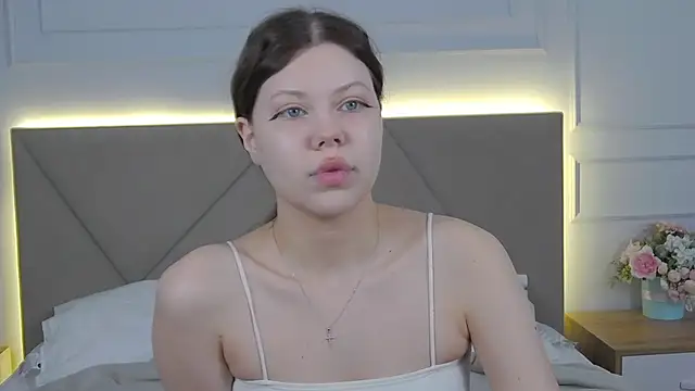 Sophie Rays online show from 04.12.26