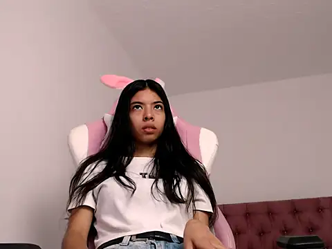 Snapshot of Sweet_Scarlett_ chatting on 04.05.26 Sweet Scarlett online show from 04.05.26