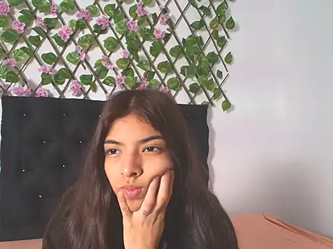 Snapshot of Sweet_Scarlett_ chatting on 04.16.26 Sweet Scarlett online show from 04.16.26