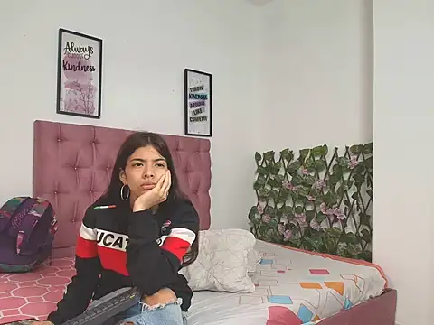 Snapshot of Sweet_Scarlett_ chatting on 05.06.26 Sweet Scarlett online show from 05.06.26