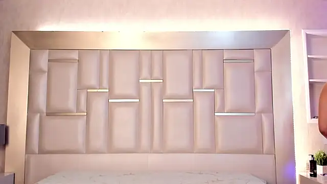 Alma Monclair  online show from 04.15.26