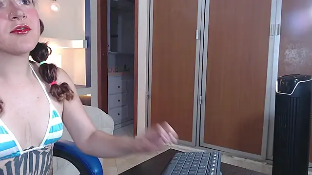 justkarlitaa online show from 03.18.26