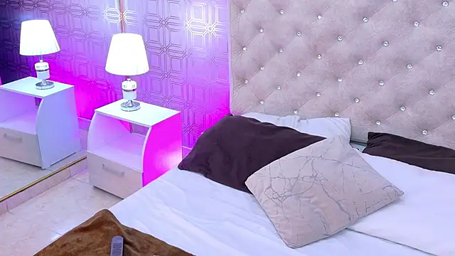 Zoey Fire online show from 04.13.26