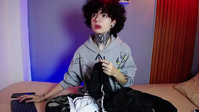 JuneBlake  online show from 03.31.26