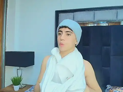 Snapshot of Brax_Valencia chatting on 03.25.26 Brax Valencia online show from 03.25.26