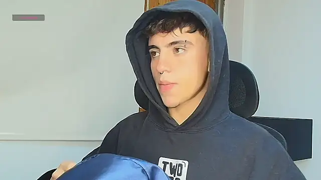 Snapshot of Brax_Valencia chatting on 04.14.26 Brax Valencia online show from 04.14.26