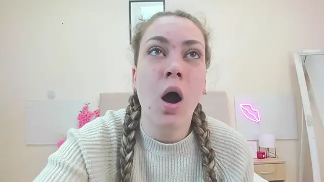 MelanieCuty online show from 04.11.26