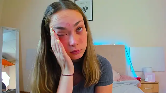 MelanieCuty online show from 07.12.26