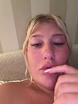 Snapshot of Lexi_Laura chatting on 04.14.26 Lexi Laura online show from 04.14.26