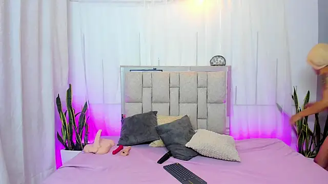 Cherry Scarlet  online show from 05.22.26