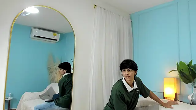 Snapshot of Cheys_Mast chatting on 03.25.26 Cheys Mast online show from 03.25.26