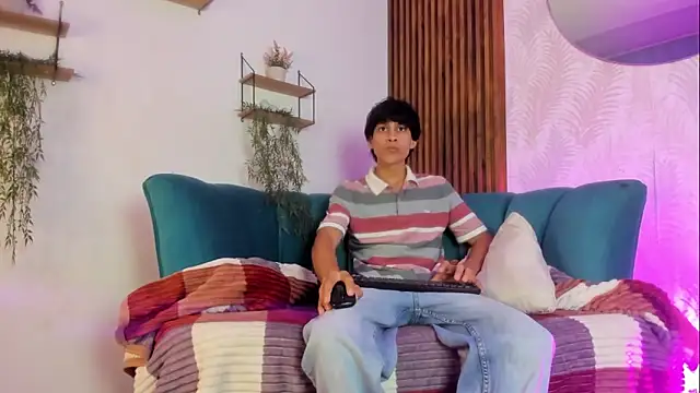 Snapshot of Cheys_Mast chatting on 03.30.26 Cheys Mast online show from 03.30.26